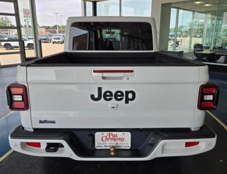 More photos of 2023 Jeep Gladiator High Altitude at Pat Clemons Inc., IA