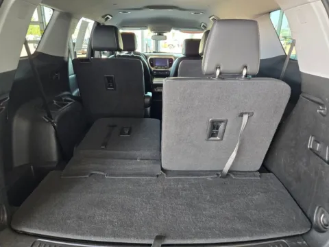 More photos of 2023 GMC Acadia SLT at Pat Clemons Inc., IA