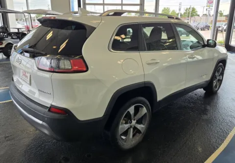 More photos of 2019 Jeep Cherokee Limited at Pat Clemons Inc., IA