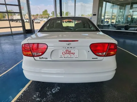 More photos of 2000 Oldsmobile Alero GL3 at Pat Clemons Inc., IA