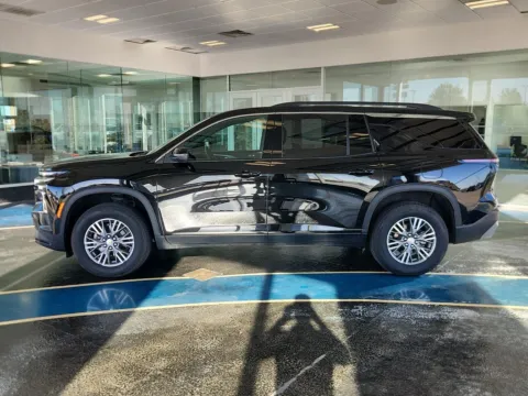 Photos of 2025 Chevrolet Traverse AWD LT for sale in Boone, IA at Pat Clemons Inc.