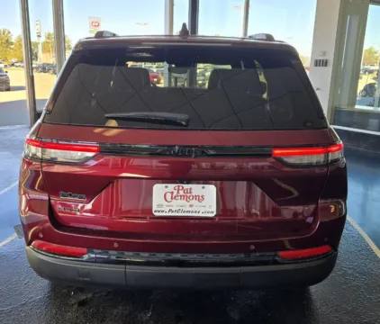 More photos of 2023 Jeep Grand Cherokee Altitude at Pat Clemons Inc., IA