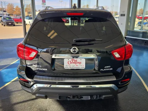 More photos of 2020 Nissan Pathfinder Platinum at Pat Clemons Inc., IA