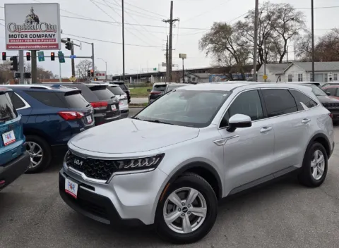 Silver 2022 Kia Sorento LX for sale in Des Moines, IA