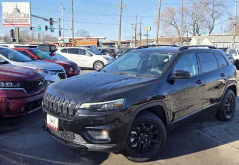 Black 2023 Jeep Cherokee Altitude Lux for sale in Des Moines, IA