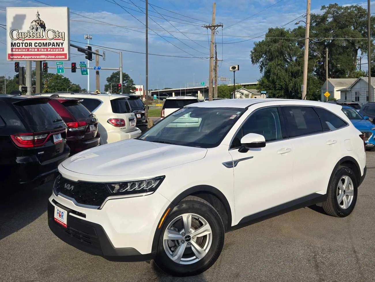White 2023 Kia Sorento LX for sale in Des Moines, IA