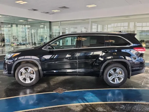 Photos of 2019 Toyota Highlander Limited for sale in Boone, IA at Pat Clemons Inc.