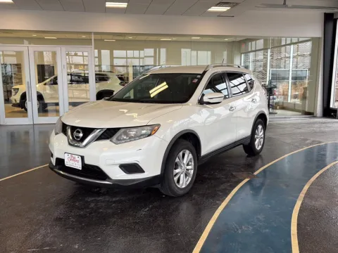 Red 2016 NISSAN ROGUE for sale in Boone, IA