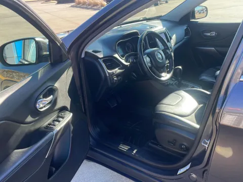 More photos of 2019 Jeep Cherokee Latitude Plus at Pat Clemons Inc., IA