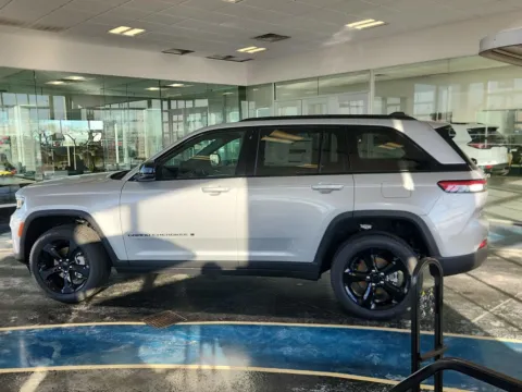 More photos of 2025 Jeep Grand Cherokee Limited at Pat Clemons Inc., IA