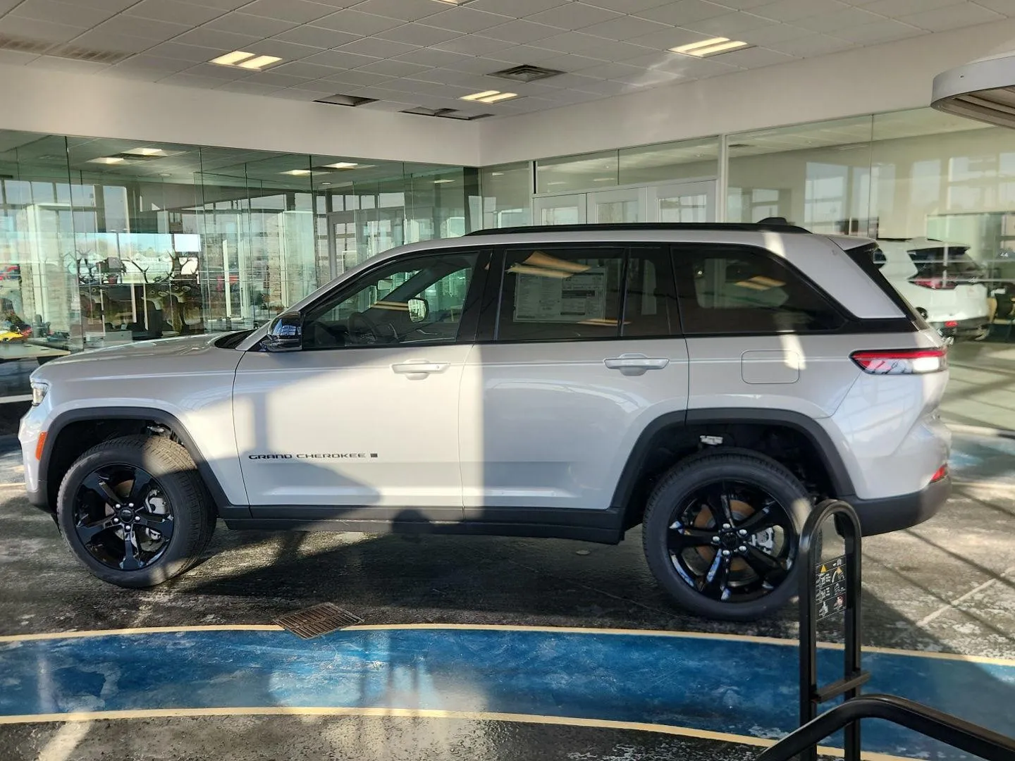 Jeep Grand Cherokee photo 4
