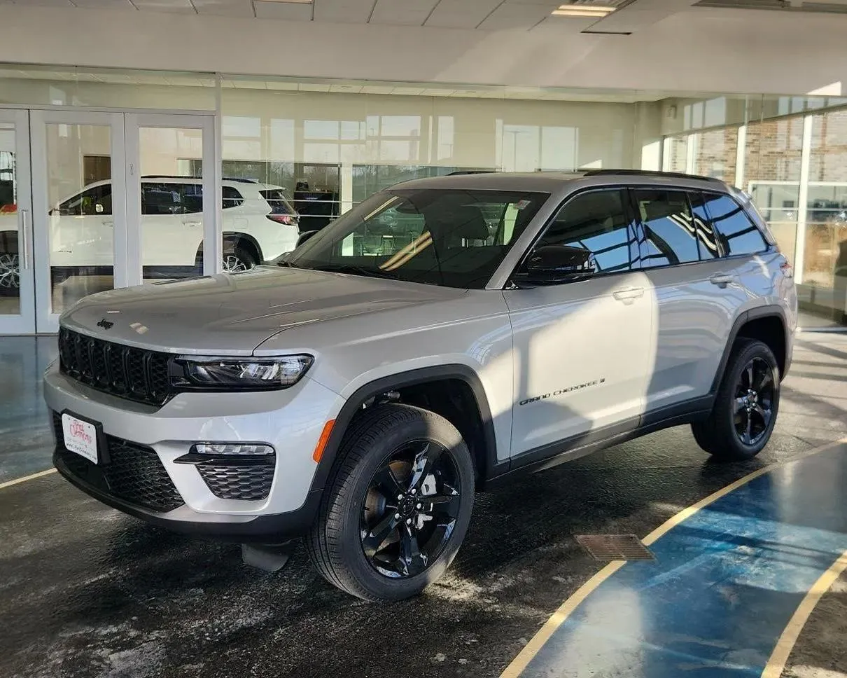 Silver 2025 Jeep Grand Cherokee Limited for sale in Boone, IA