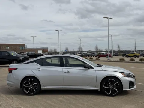 More photos of 2023 Nissan Altima 2.5 SR at Pat Clemons Inc., IA