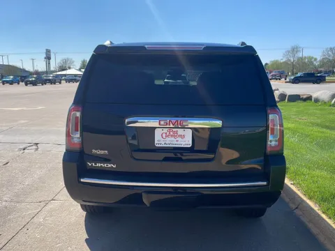 More photos of 2017 GMC Yukon Denali at Pat Clemons Inc., IA