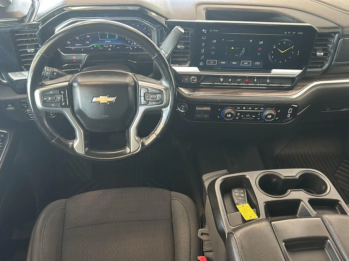 Chevrolet Silverado photo 13