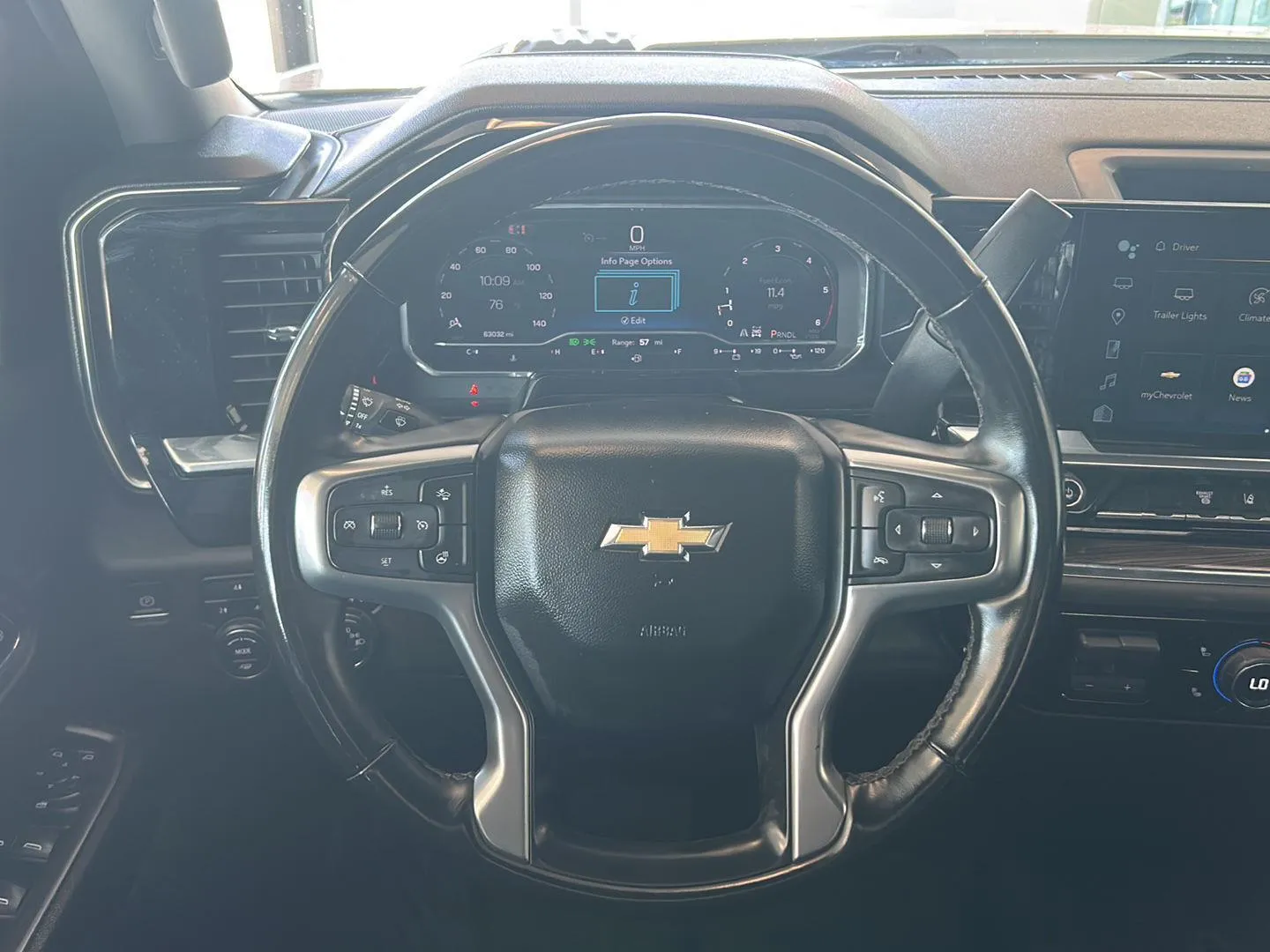 Chevrolet Silverado photo 16