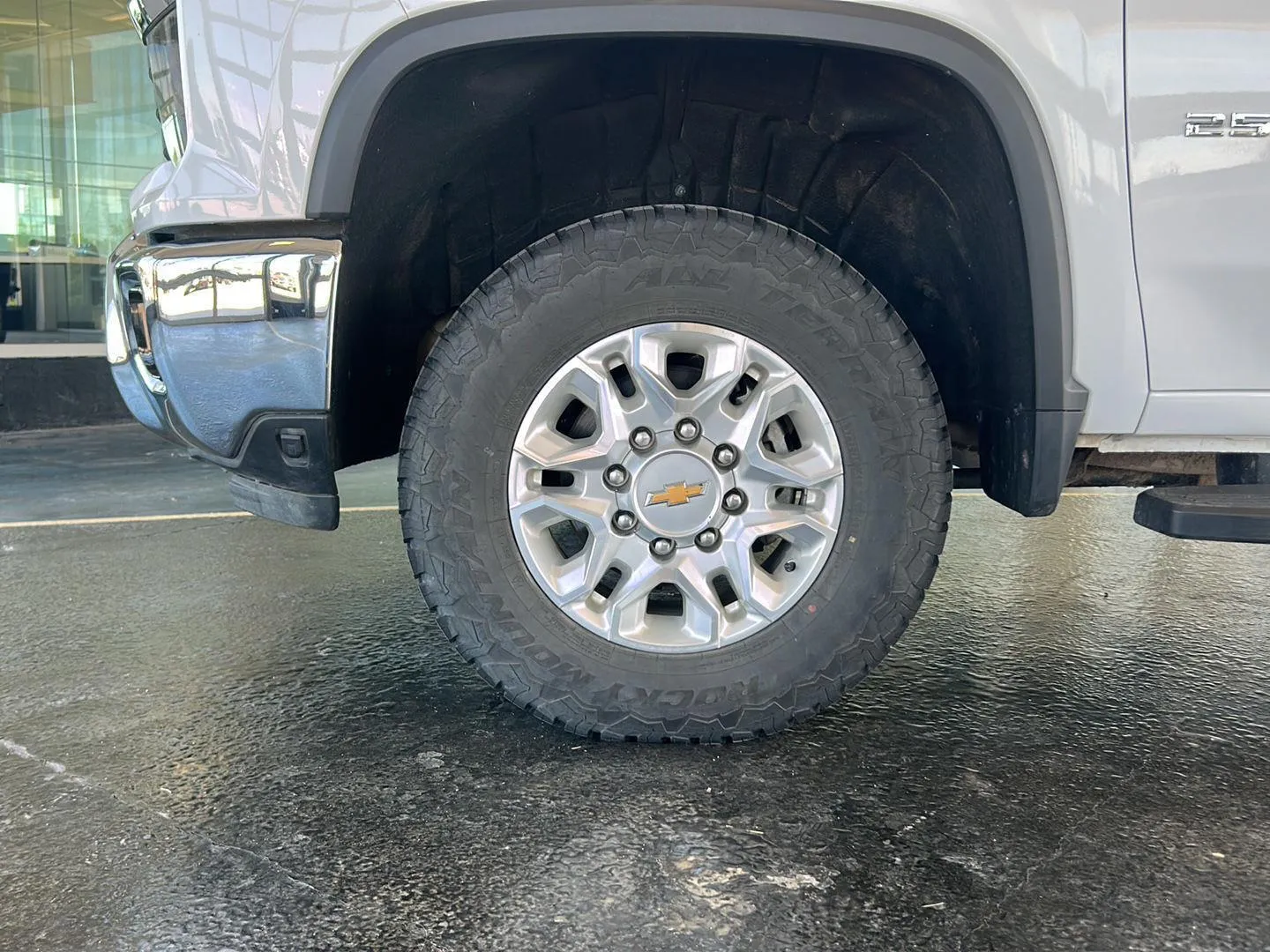 Chevrolet Silverado photo 24