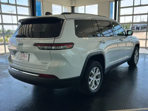 More photos of 2022 Jeep Grand Cherokee L Limited at Pat Clemons Inc., IA