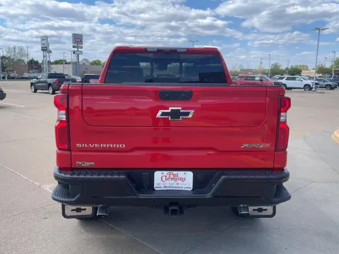 More photos of 2022 Chevrolet Silverado 1500 ZR2 at Pat Clemons Inc., IA