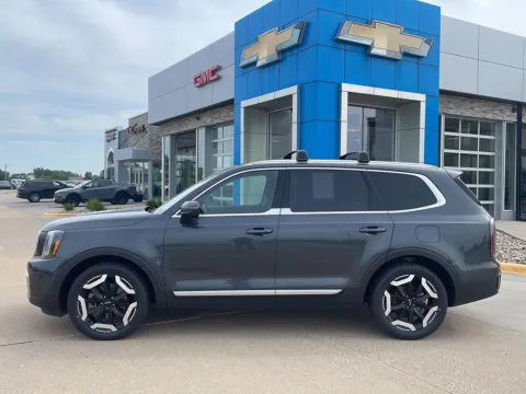 Photos of 2023 Kia Telluride EX for sale in Boone, IA at Pat Clemons Inc.