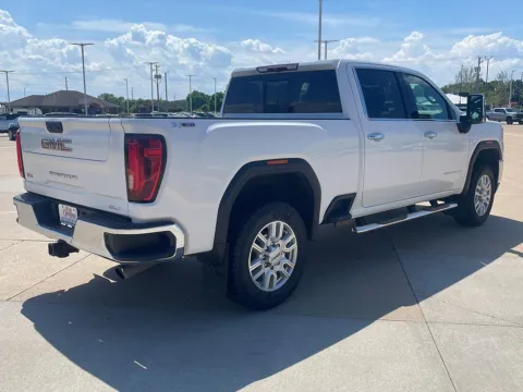 More photos of 2022 GMC Sierra 2500HD SLT at Pat Clemons Inc., IA