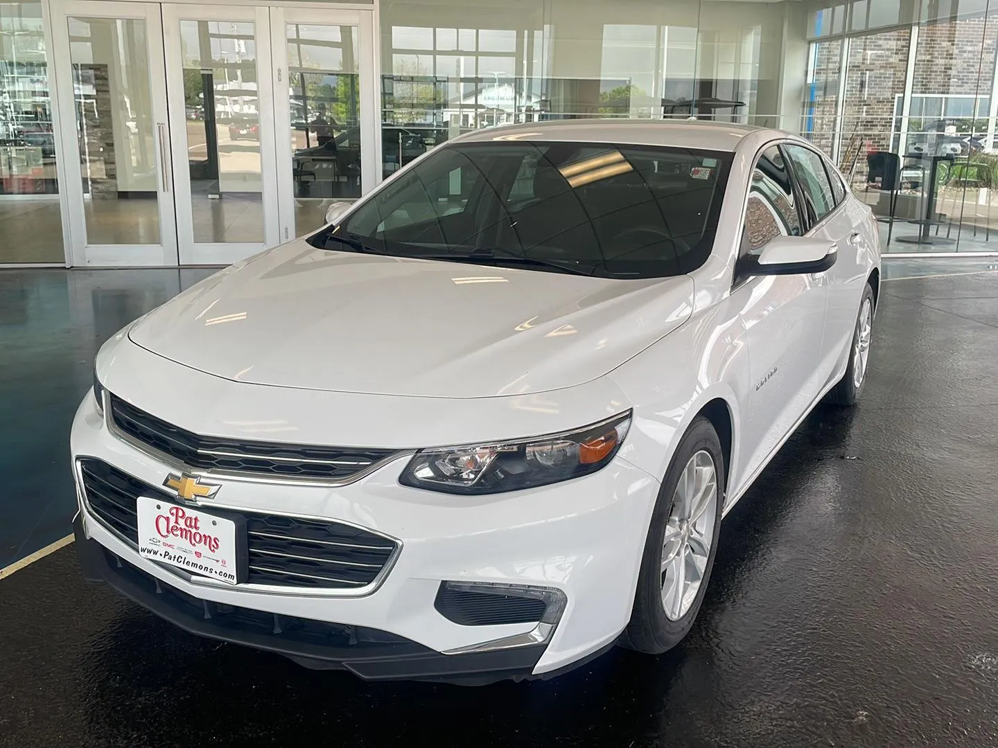 White 2018 Chevrolet Malibu LT for sale in Boone, IA