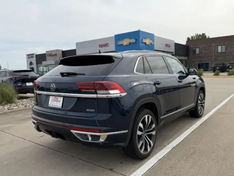 More photos of 2020 Volkswagen Atlas Cross Sport 3.6L V6 SEL Premium R-Line at Pat Clemons Inc., IA