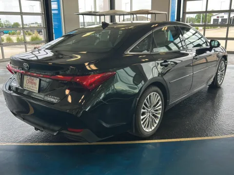 More photos of 2019 Toyota Avalon Hybrid Limited at Pat Clemons Inc., IA