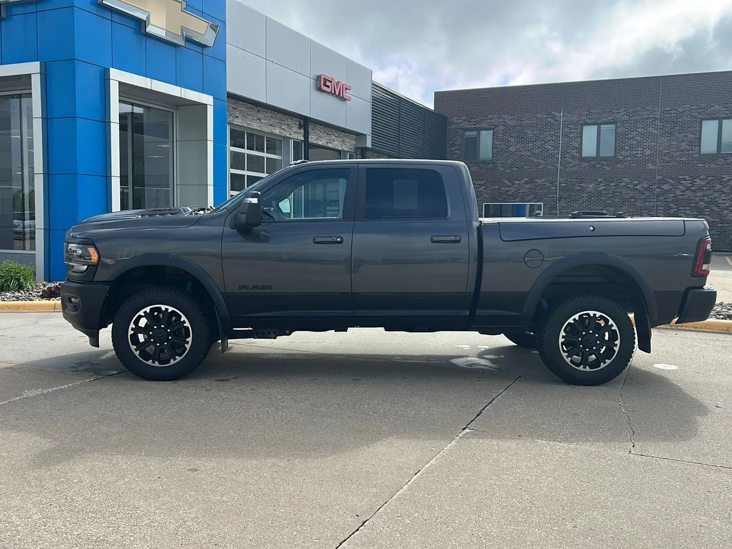 Ram 2500 photo 2