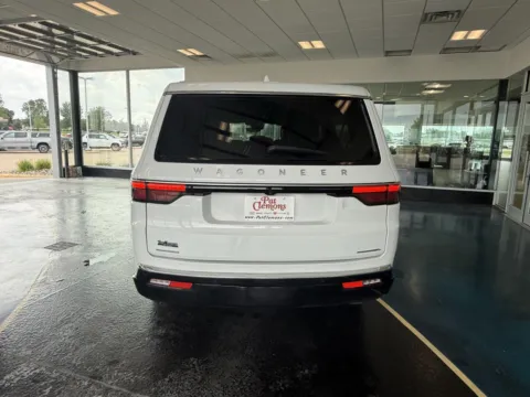More photos of 2023 Jeep Wagoneer L Series II at Pat Clemons Inc., IA
