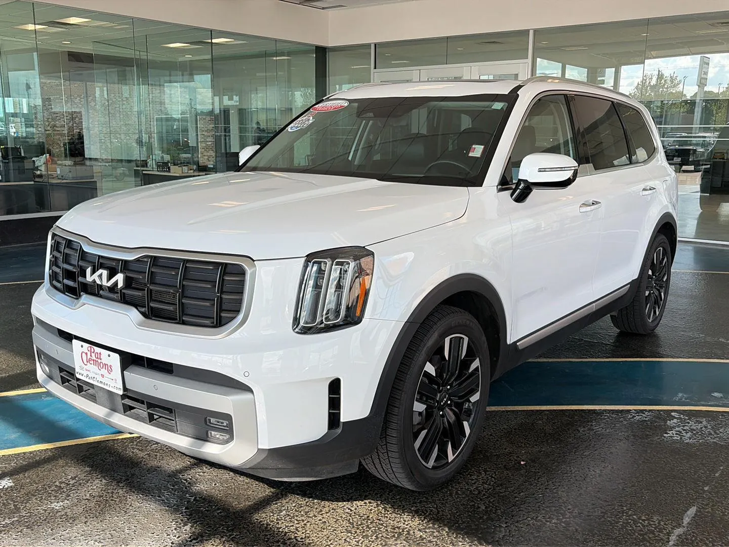 White 2024 Kia Telluride SX-Prestige for sale in Boone, IA