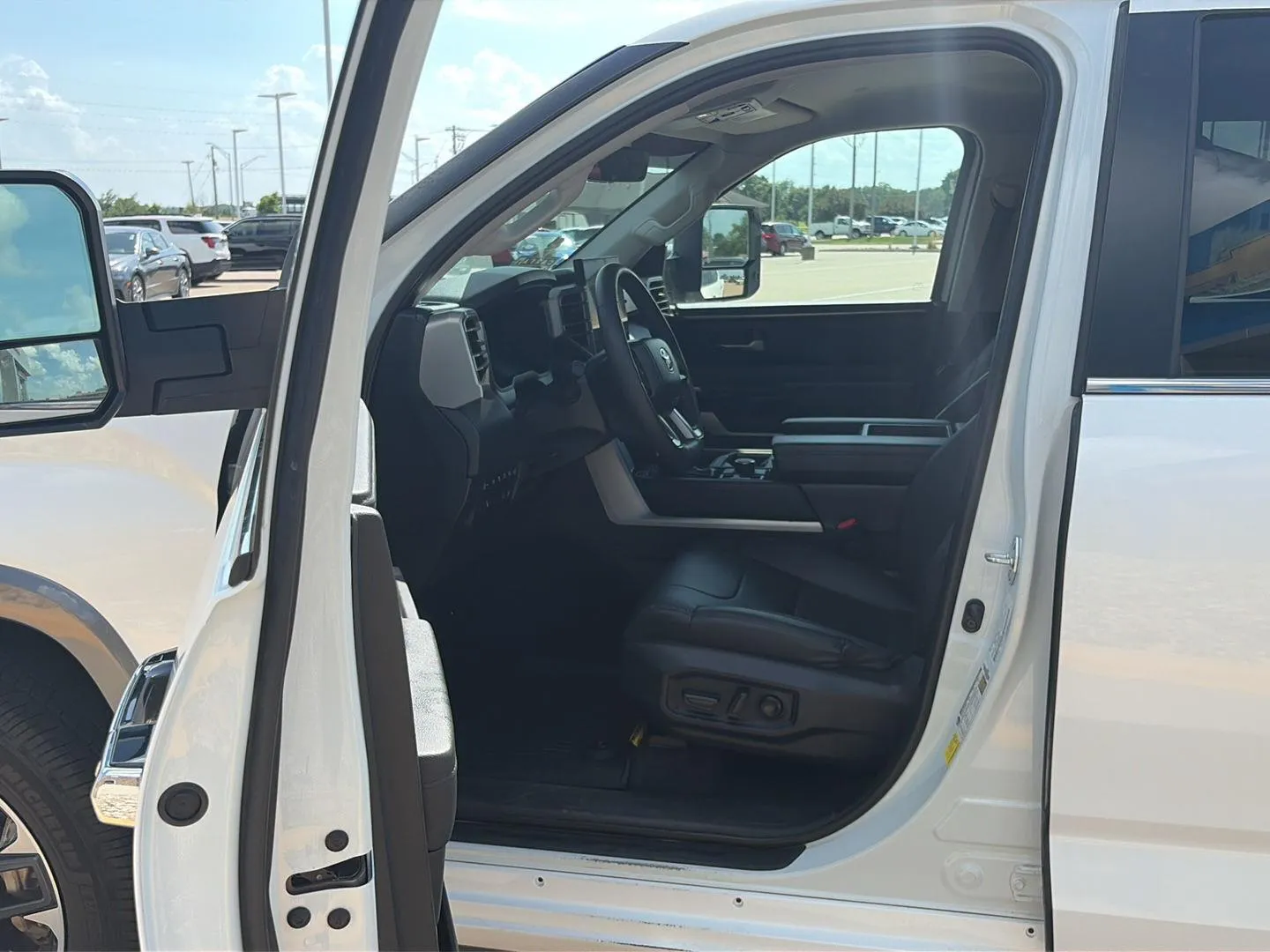 Toyota Tundra photo 9
