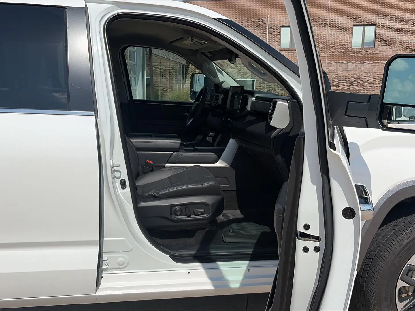 Toyota Tundra photo 18