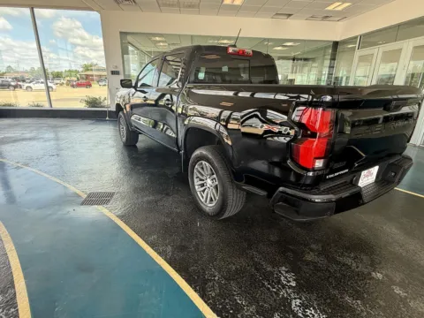 More photos of 2025 Chevrolet Colorado 4WD LT at Pat Clemons Inc., IA