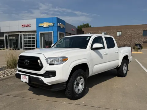 White 2022 Toyota Tacoma SR V6 for sale in Boone, IA