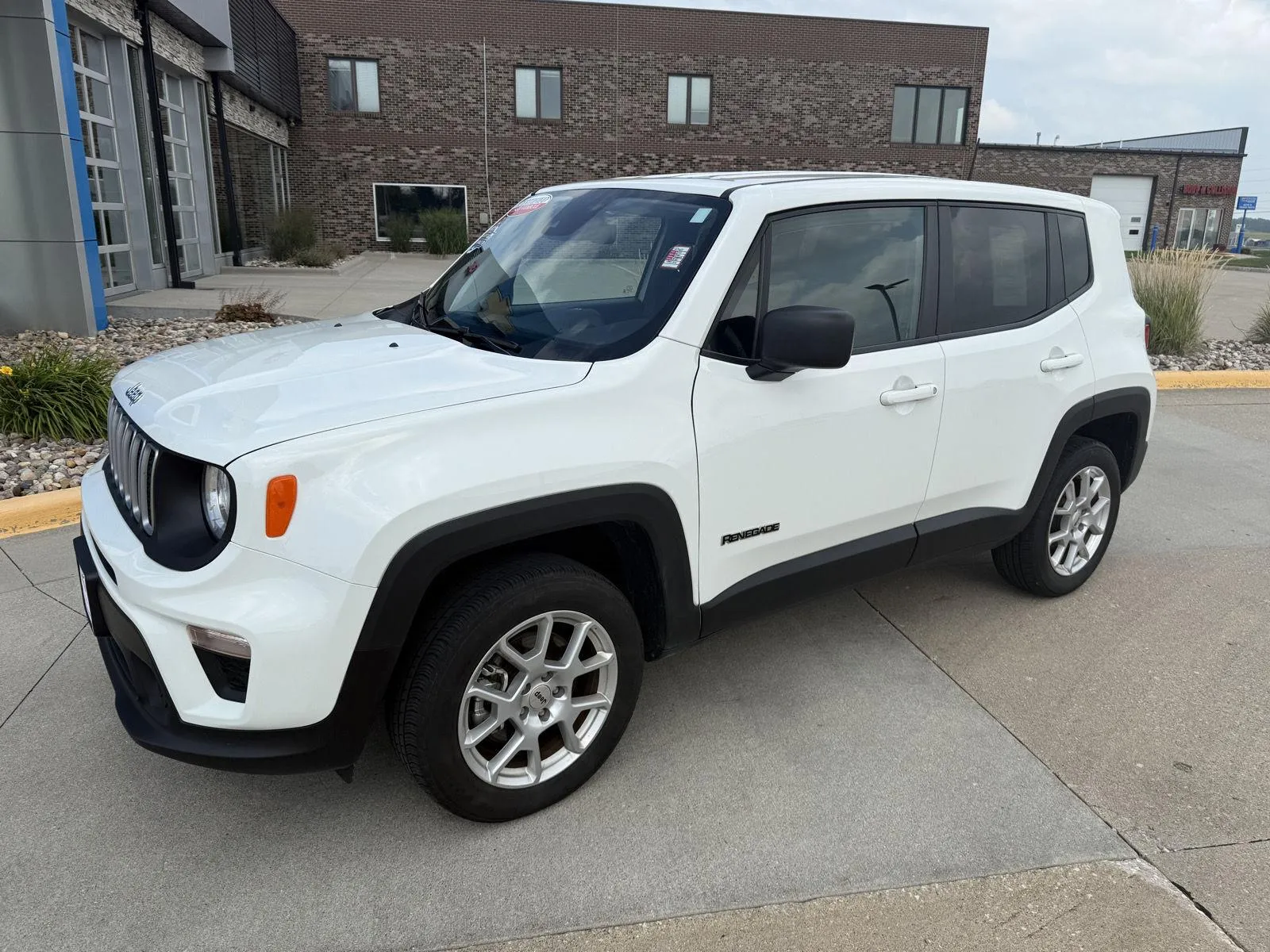 White 2023 Jeep Renegade Latitude for sale in Boone, IA