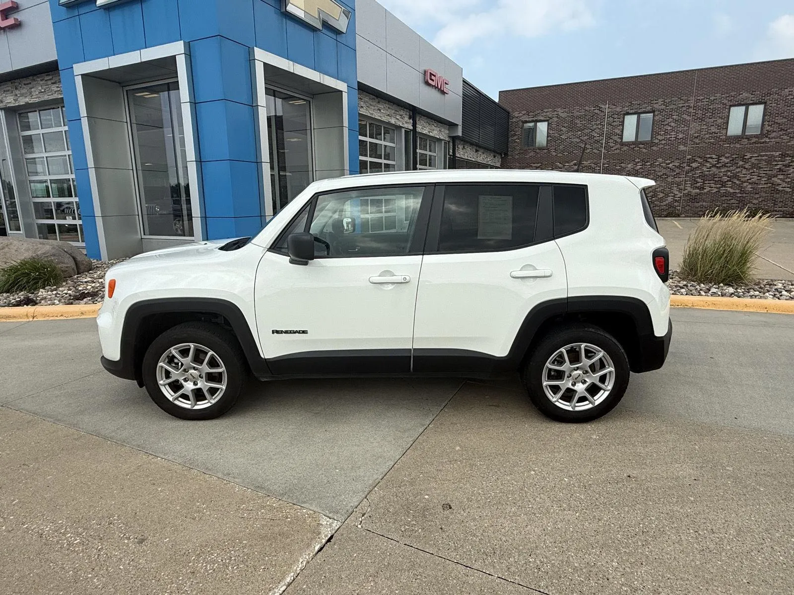 Jeep Renegade photo 2