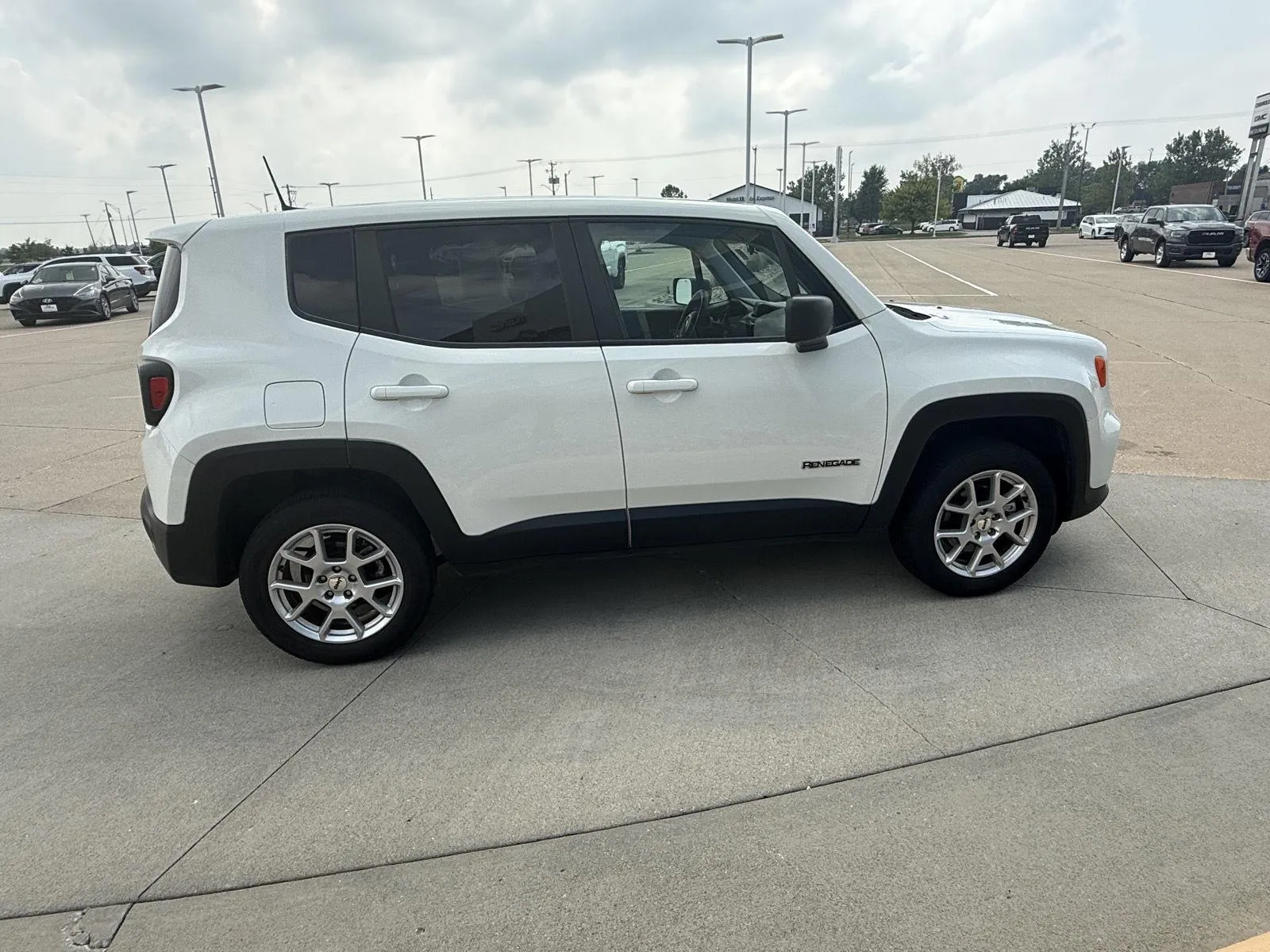 Jeep Renegade photo 6