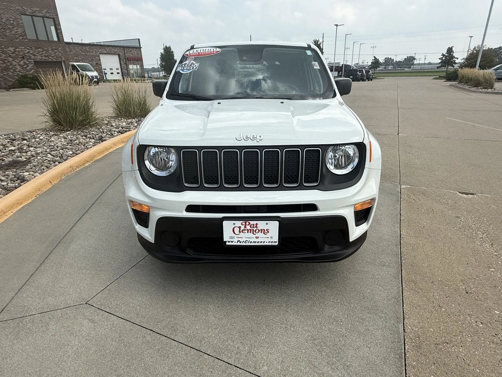 Jeep Renegade photo 8