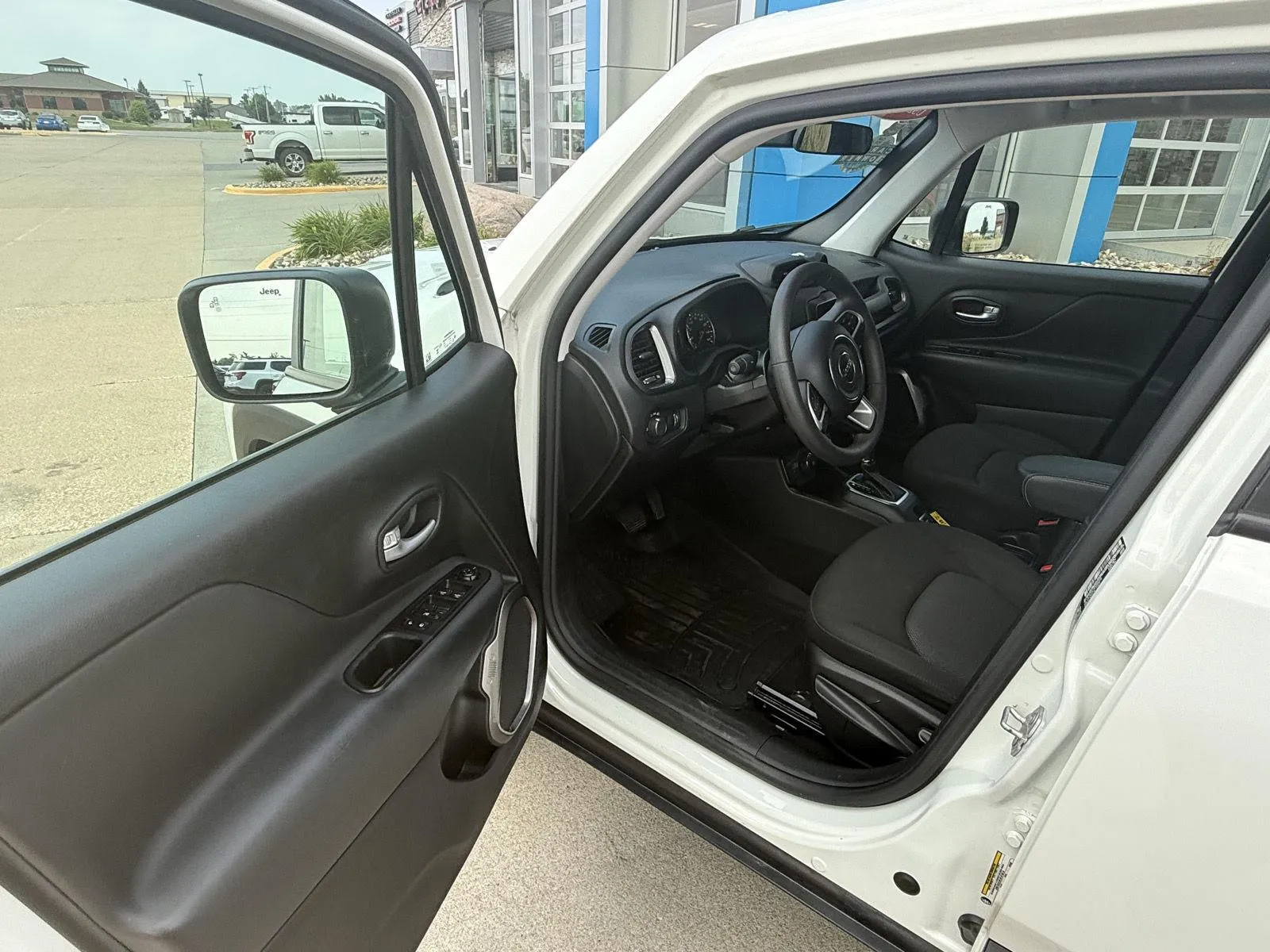 Jeep Renegade photo 9