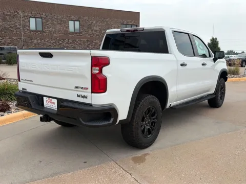 More photos of 2023 Chevrolet Silverado 1500 ZR2 at Pat Clemons Inc., IA