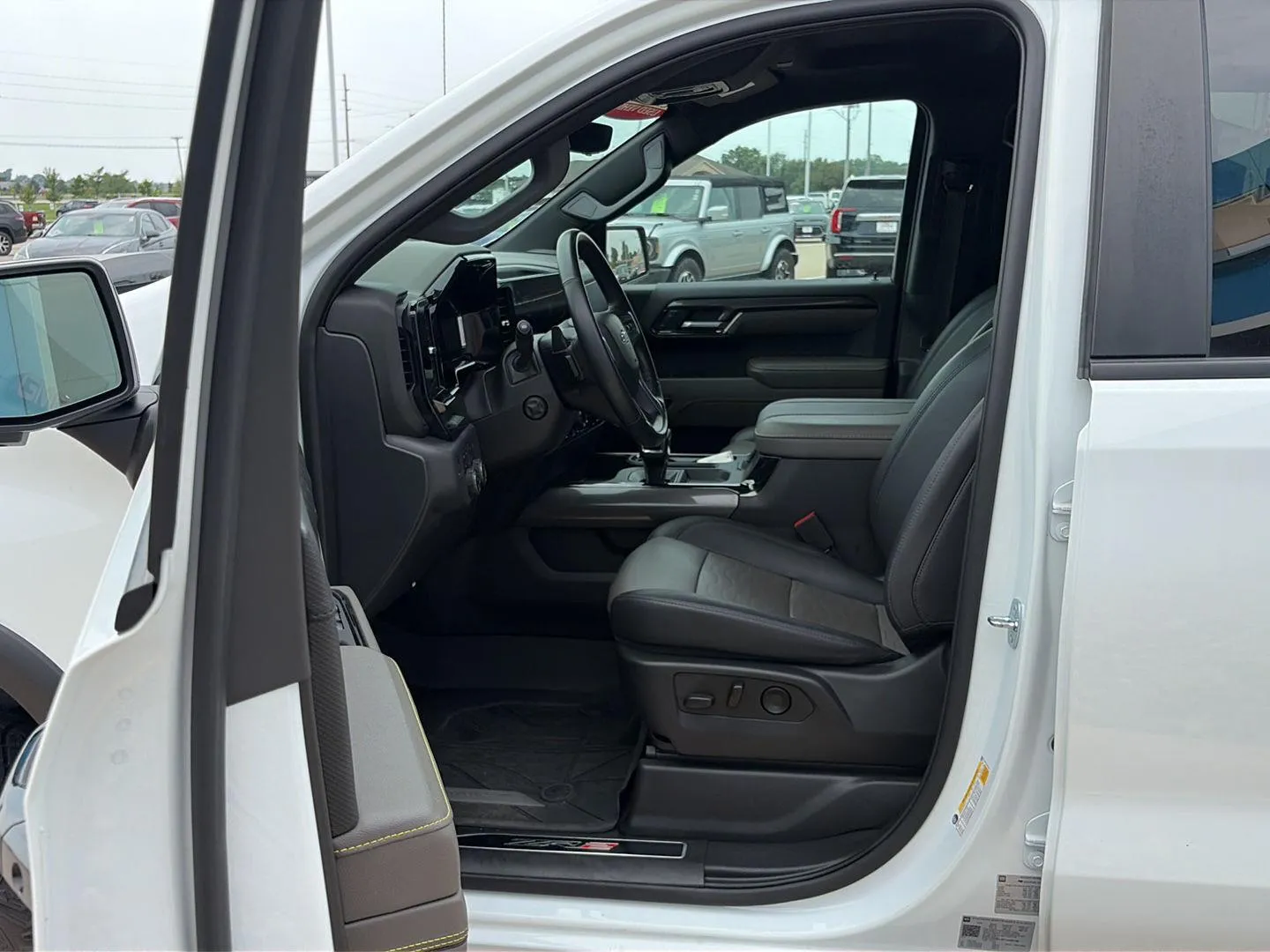 Chevrolet Silverado photo 9