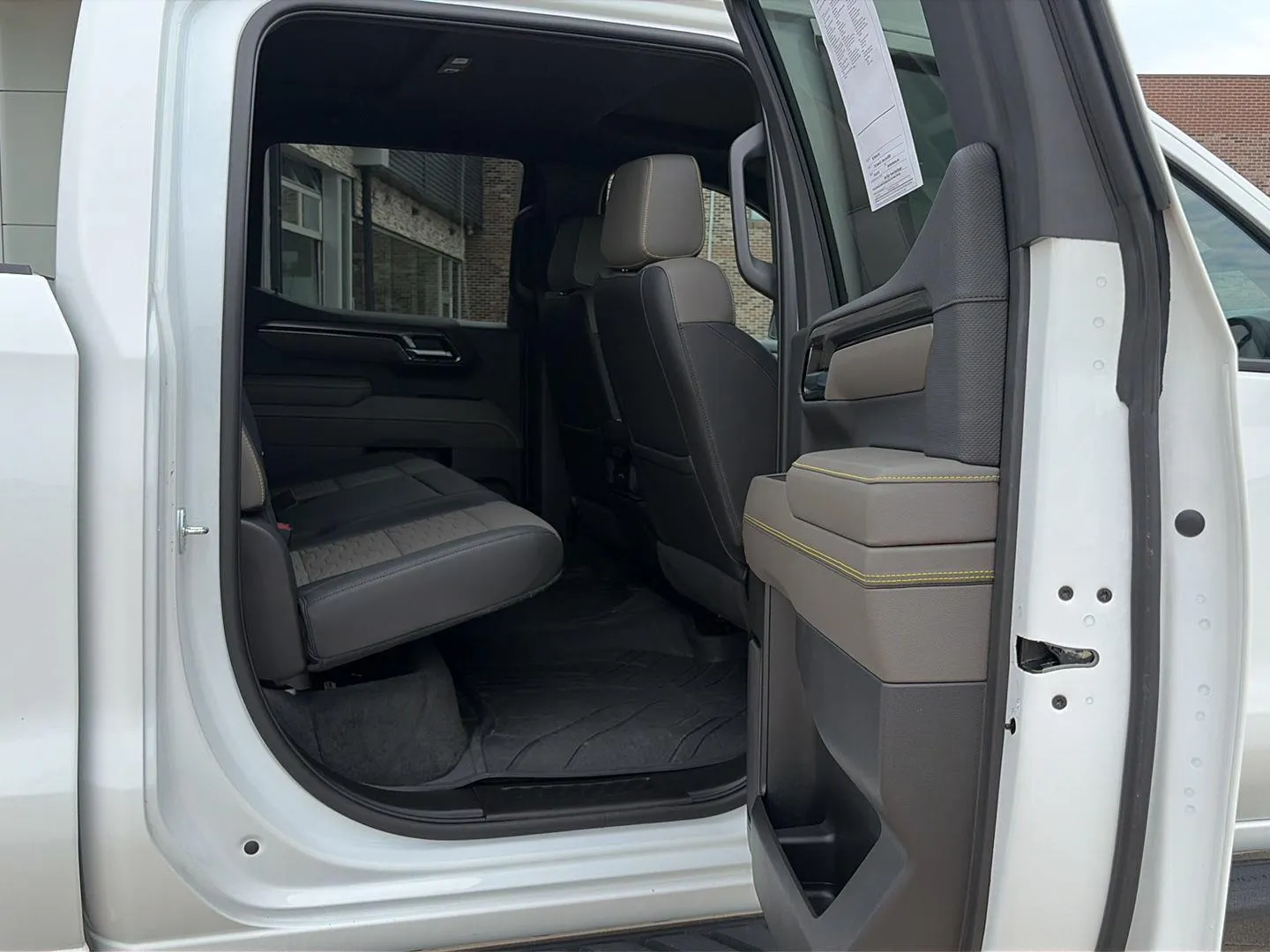 Chevrolet Silverado photo 17