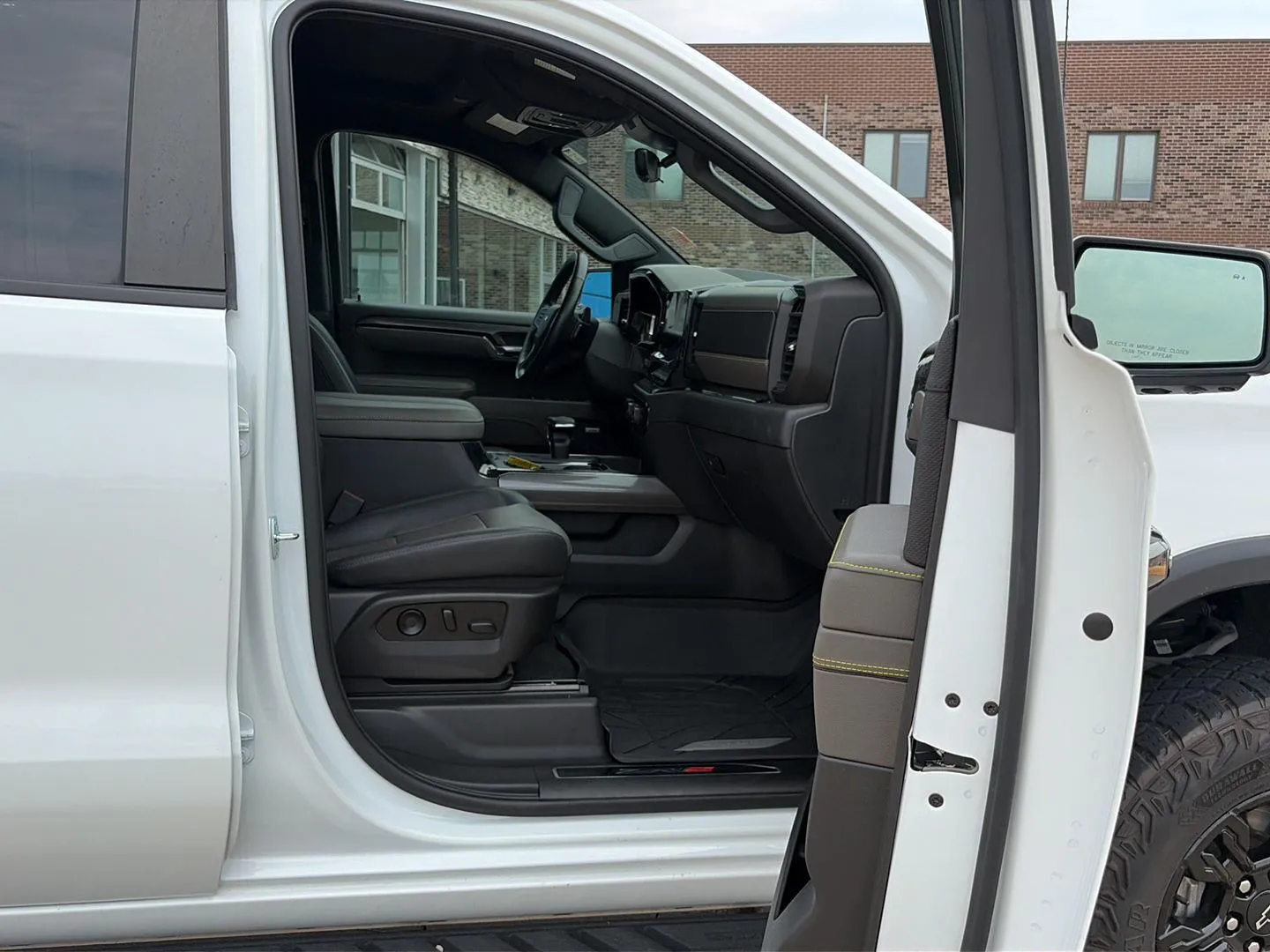 Chevrolet Silverado photo 18