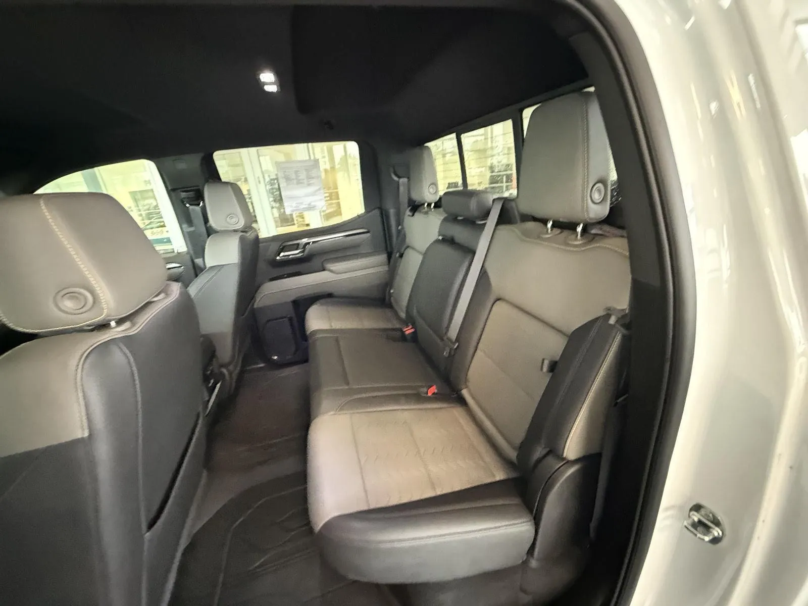 Chevrolet Silverado photo 32