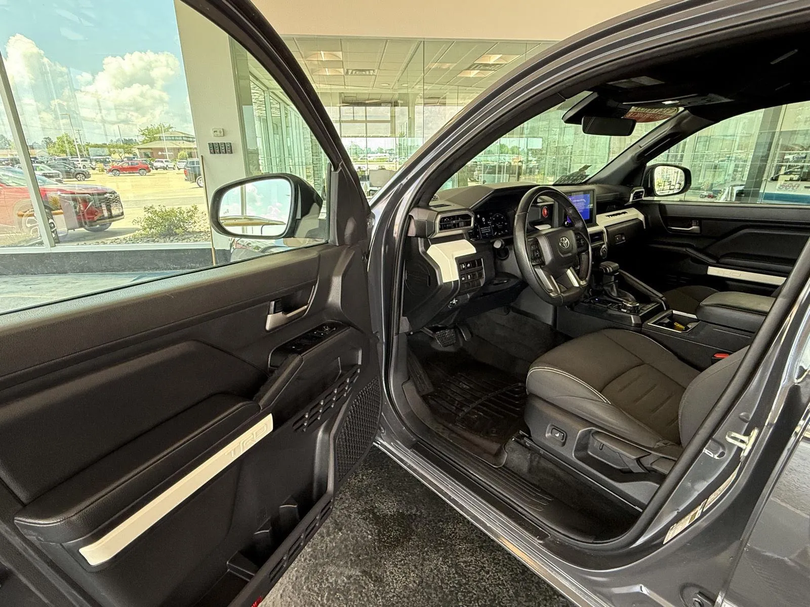 Toyota Tacoma photo 9