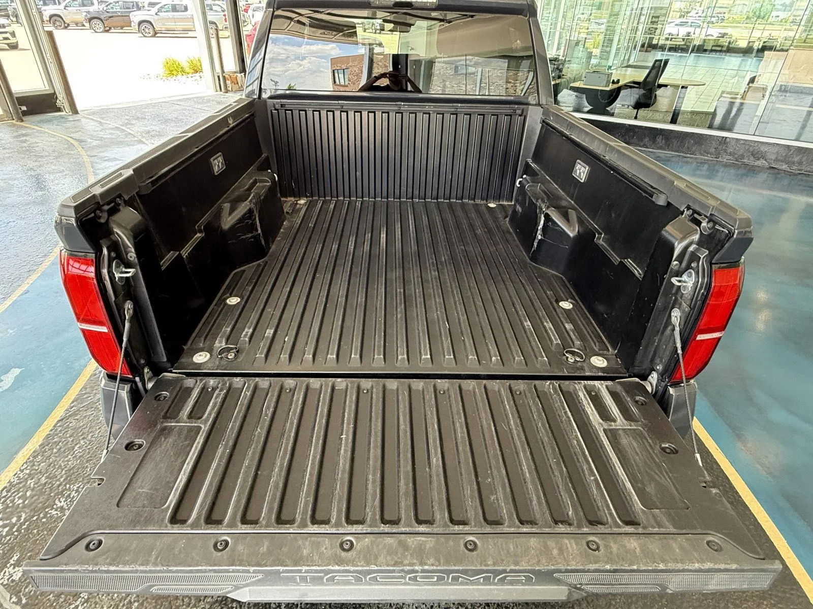 Toyota Tacoma photo 14
