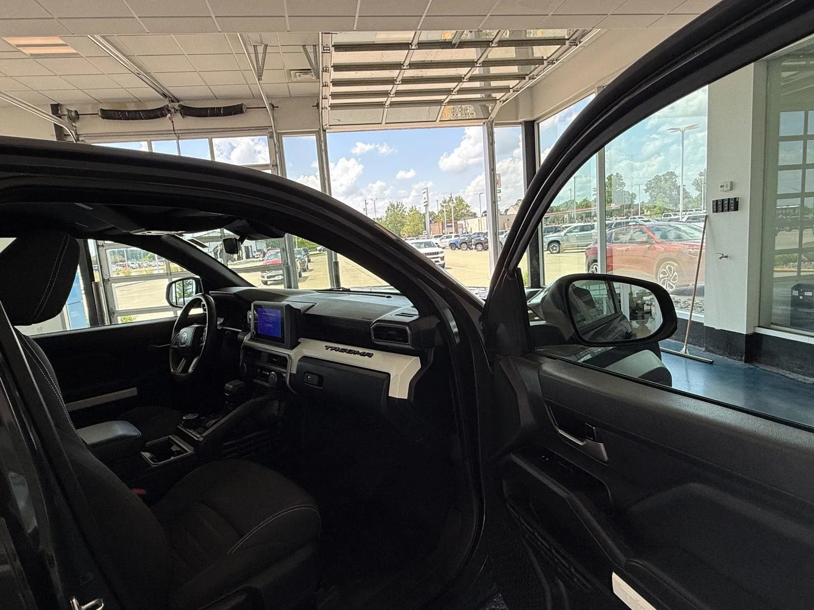 Toyota Tacoma photo 16