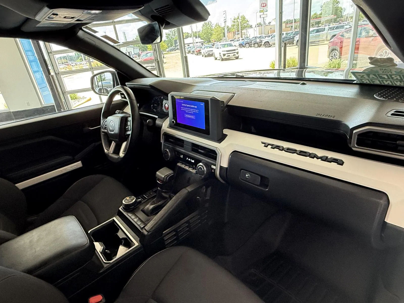 Toyota Tacoma photo 17