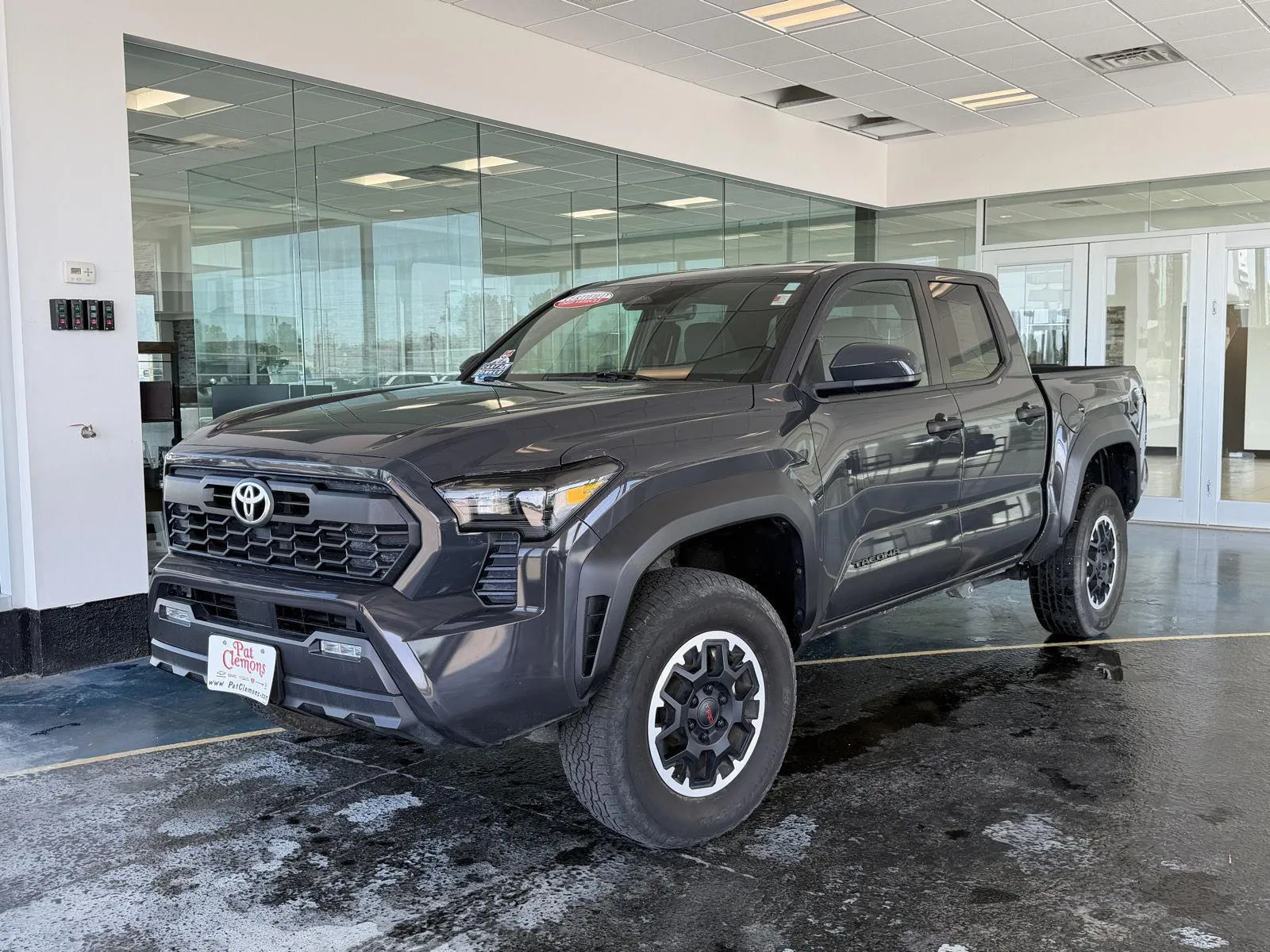 2024 TOYOTA TACOMA DOUBLE C photo 2